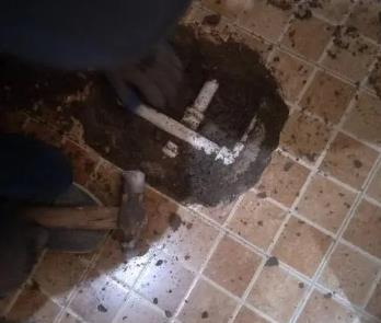 江陵卫生间漏水维修公司为您分享下卫生间渗水如何处理及注意事项