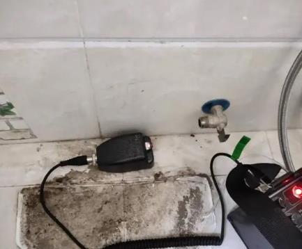 江陵屋顶漏水维修公司分享下卫生间漏水的危害及解决方法